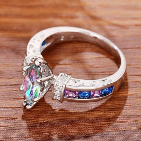 Beautiful, Marquis Cut sz 8 Tanzanite Ring w/Baguettes & Rhinestones!!! - Picture 9 of 10